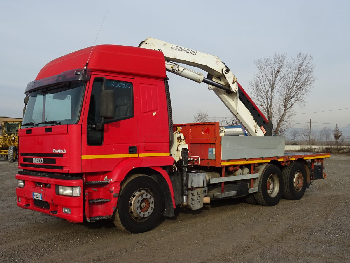 IVECO EUROSTAR 240E42 BONFIGLIOLI P30500XL - Camión caja abierta, Camión grúa: foto 1 IVECO EUROSTAR 240E42 BONFIGLIOLI P30500XL - Camión caja abierta, Camión grúa: foto 1