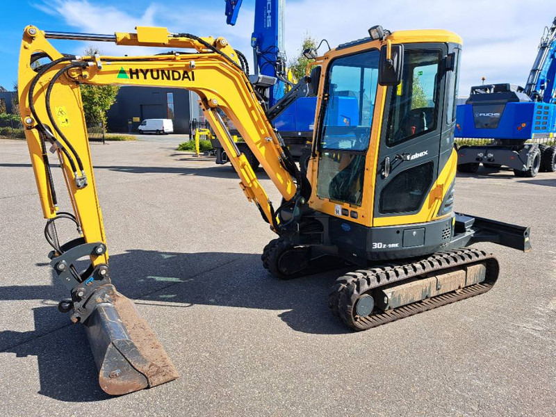 Hyundai R30 Z-9AK - Miniexcavadora: foto 1 Hyundai R30 Z-9AK - Miniexcavadora: foto 1