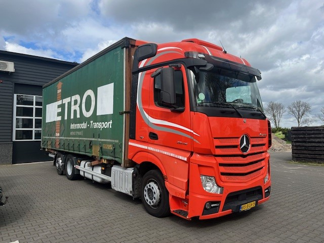 Mercedes Benz Actros 2642 6x2 Mega BDF met zeilbak - Camión lona: foto 2 Mercedes Benz Actros 2642 6x2 Mega BDF met zeilbak - Camión lona: foto 2