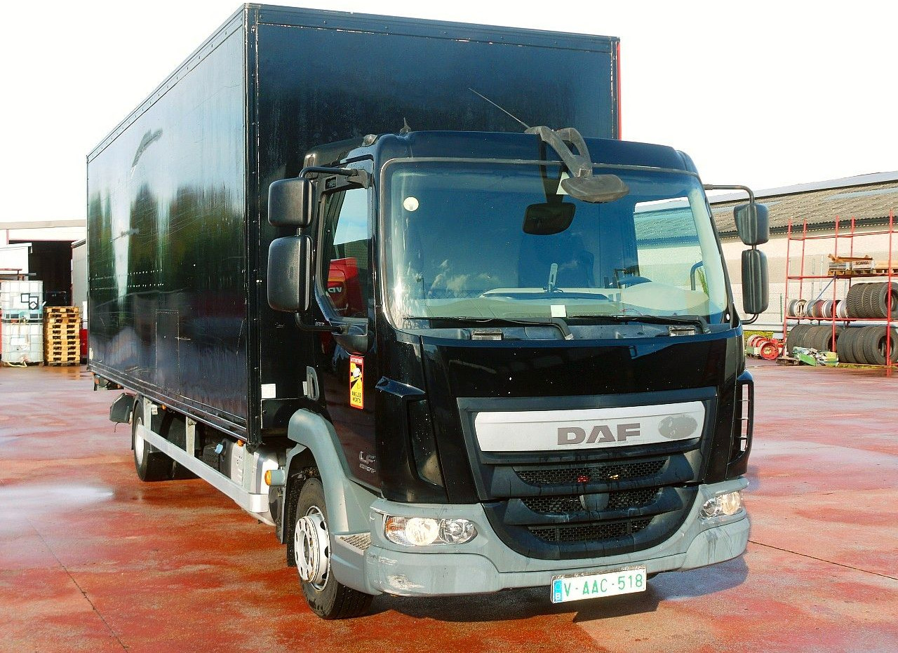 DAF LF 180 12 MEUBEL KOFFER LBW LUFT FEDERUNG AIRCO - Camión caja cerrada: foto 1 DAF LF 180 12 MEUBEL KOFFER LBW LUFT FEDERUNG AIRCO - Camión caja cerrada: foto 1