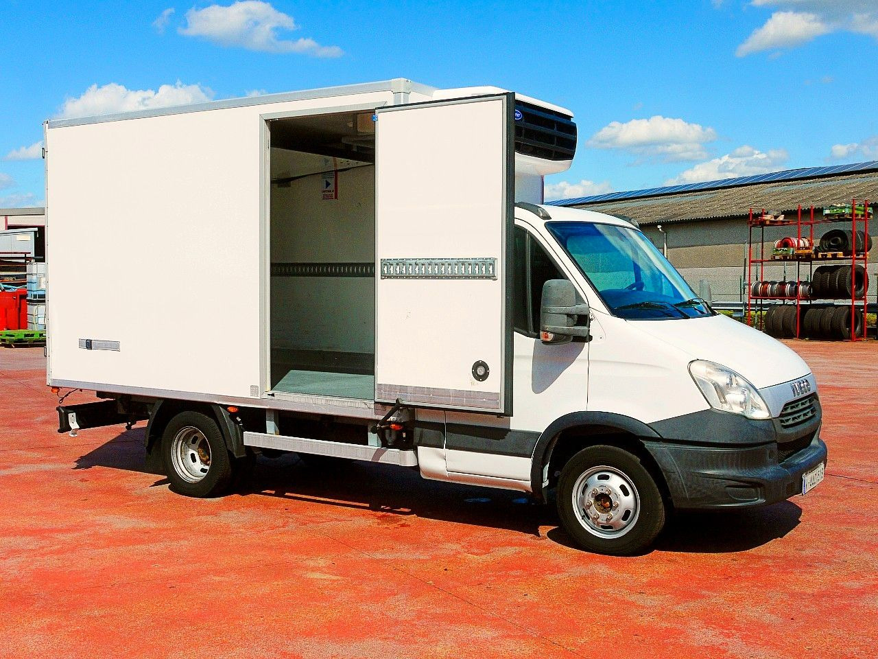 Iveco 35C13 DAILY KUHLKOFFER CARRIER XARIOS 600 MULTI - Furgoneta frigorifica: foto 3 Iveco 35C13 DAILY KUHLKOFFER CARRIER XARIOS 600 MULTI - Furgoneta frigorifica: foto 3