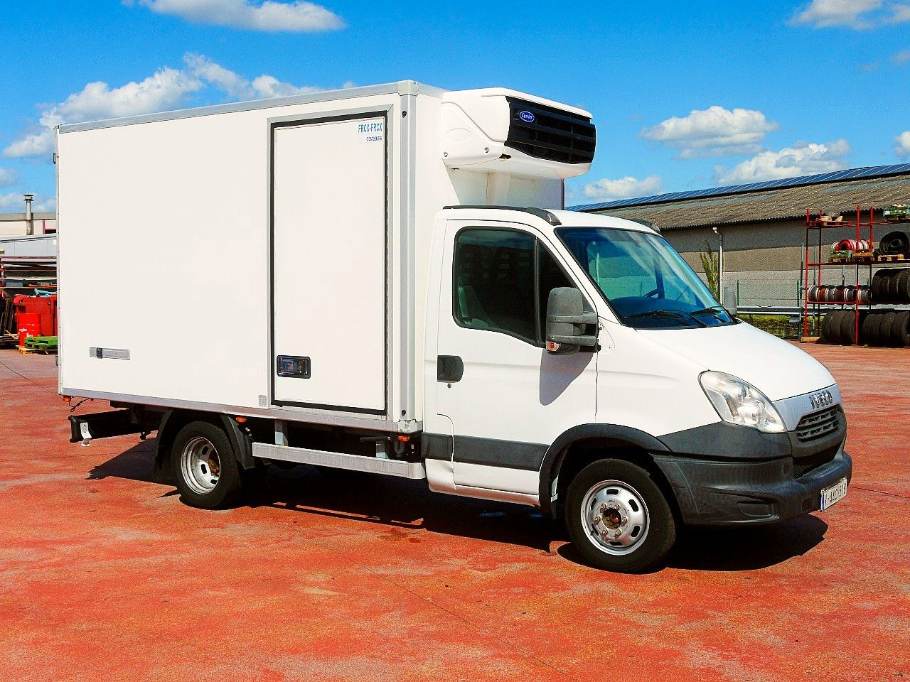 Iveco 35C13 DAILY KUHLKOFFER CARRIER XARIOS 600 MULTI - Furgoneta frigorifica: foto 2 Iveco 35C13 DAILY KUHLKOFFER CARRIER XARIOS 600 MULTI - Furgoneta frigorifica: foto 2