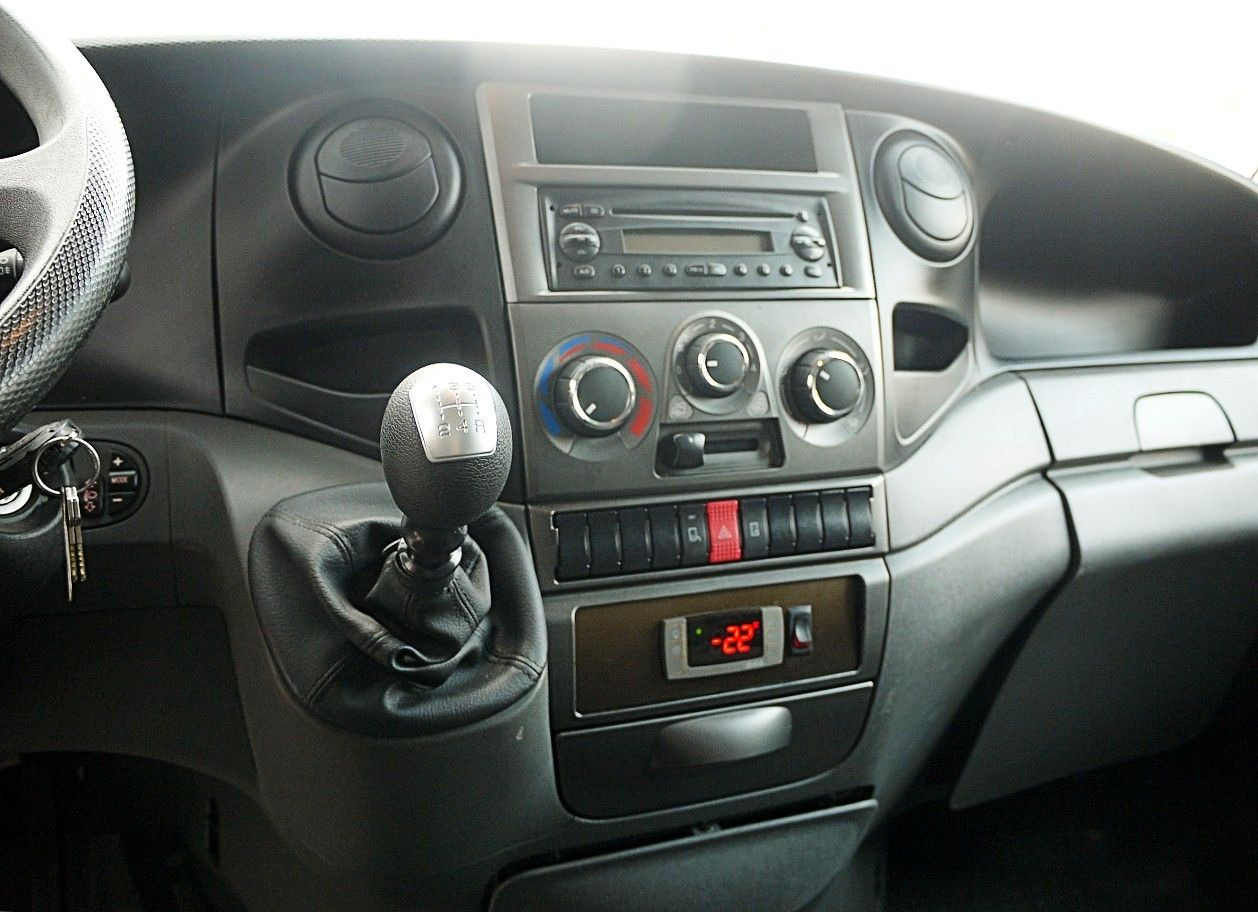 Furgoneta frigorifica Iveco 35S13 DAILY KUHLKOFFER RELEC FROID -20C: foto 14 Furgoneta frigorifica Iveco 35S13 DAILY KUHLKOFFER RELEC FROID -20C: foto 14