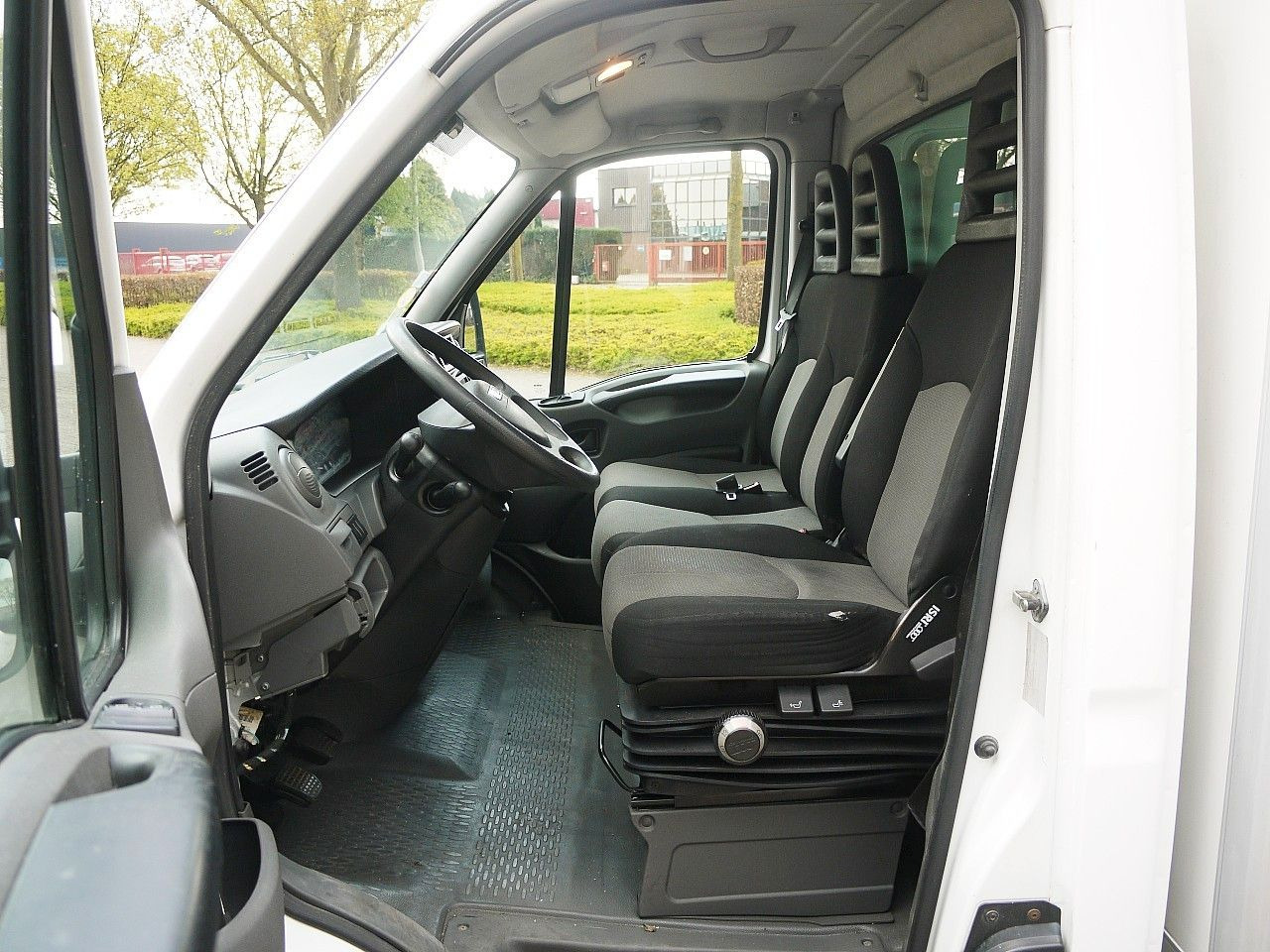 Foto del interior 1: Furgoneta frigorifica Iveco 35S13 DAILY KUHLKOFFER RELEC FROID -20C Foto del interior 1: Furgoneta frigorifica Iveco 35S13 DAILY KUHLKOFFER RELEC FROID -20C