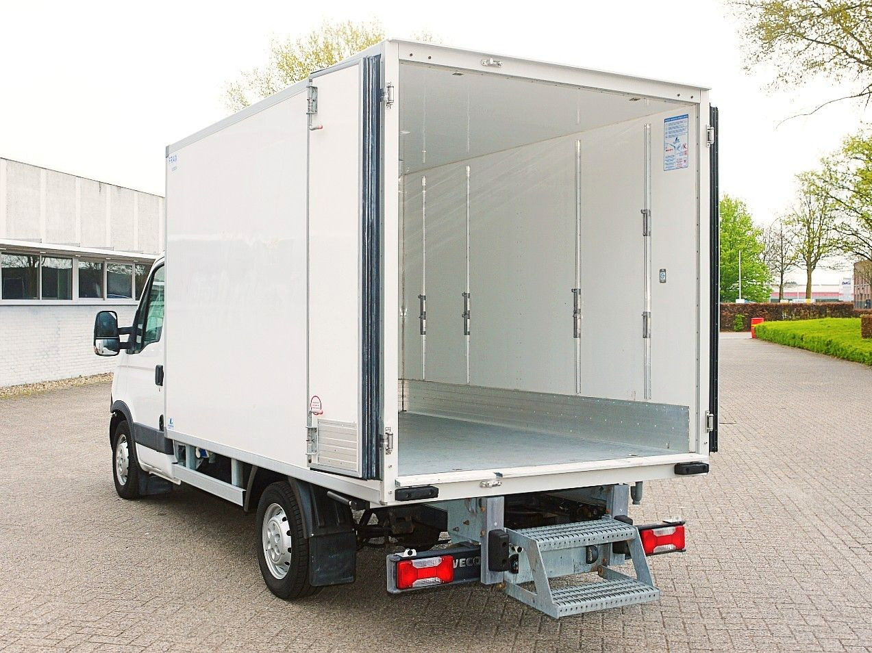 Furgoneta frigorifica Iveco 35S13 DAILY KUHLKOFFER RELEC FROID -20C: foto 7 Furgoneta frigorifica Iveco 35S13 DAILY KUHLKOFFER RELEC FROID -20C: foto 7