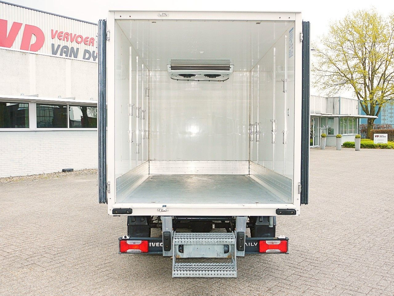 Furgoneta frigorifica Iveco 35S13 DAILY KUHLKOFFER RELEC FROID -20C: foto 8 Furgoneta frigorifica Iveco 35S13 DAILY KUHLKOFFER RELEC FROID -20C: foto 8