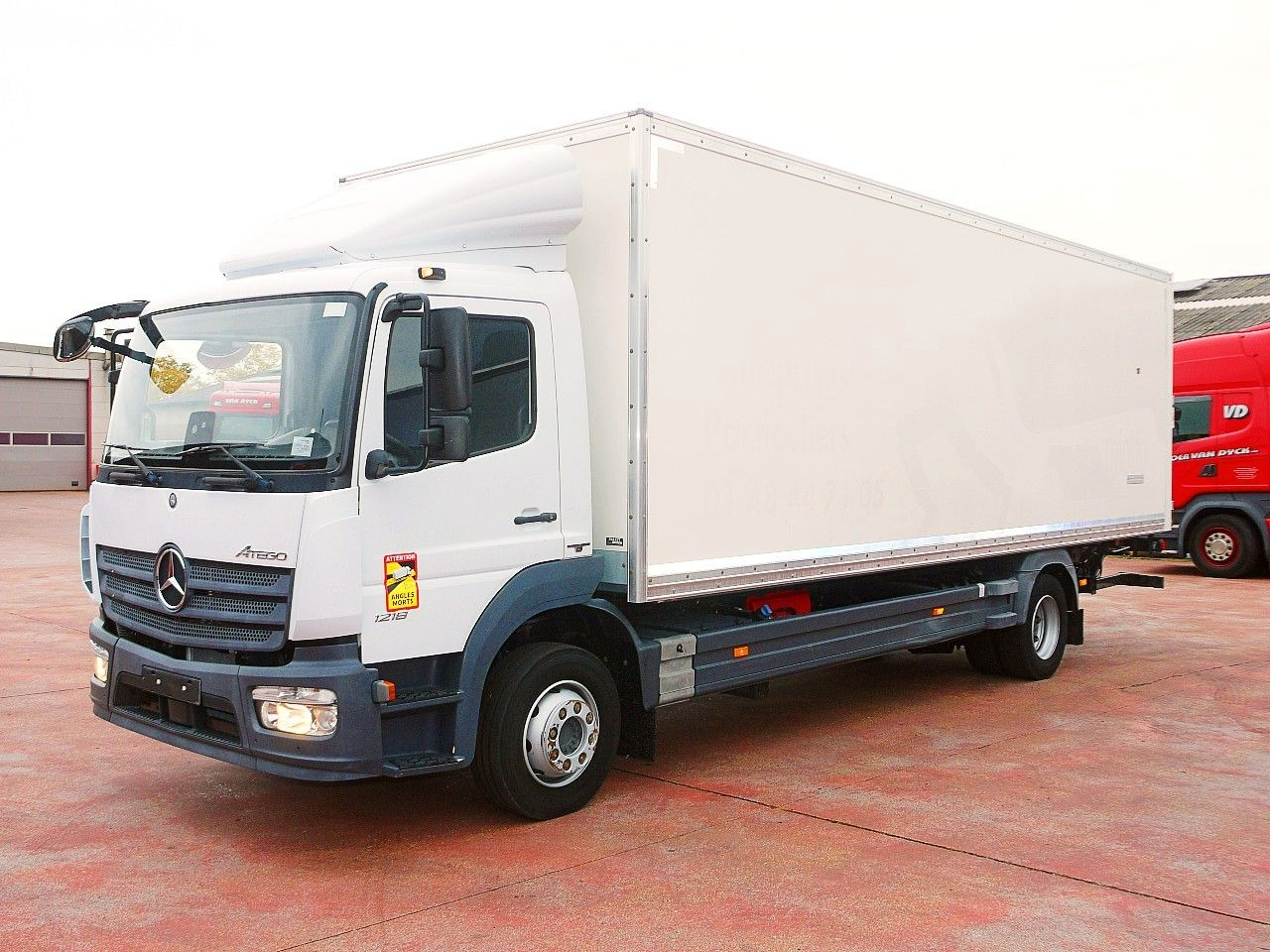 Mercedes-Benz 1218 ATEGO MEUBEL KOFFER A/C 124 Tkm - Camión caja cerrada: foto 4 Mercedes-Benz 1218 ATEGO MEUBEL KOFFER A/C 124 Tkm - Camión caja cerrada: foto 4