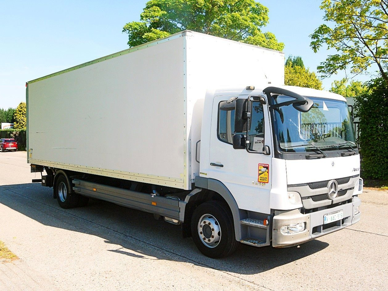 Mercedes-Benz 1318 ATEGO MEUBEL KOFFER LBW MANUAL LUFTFEDERNG - Camión caja cerrada: foto 3 Mercedes-Benz 1318 ATEGO MEUBEL KOFFER LBW MANUAL LUFTFEDERNG - Camión caja cerrada: foto 3