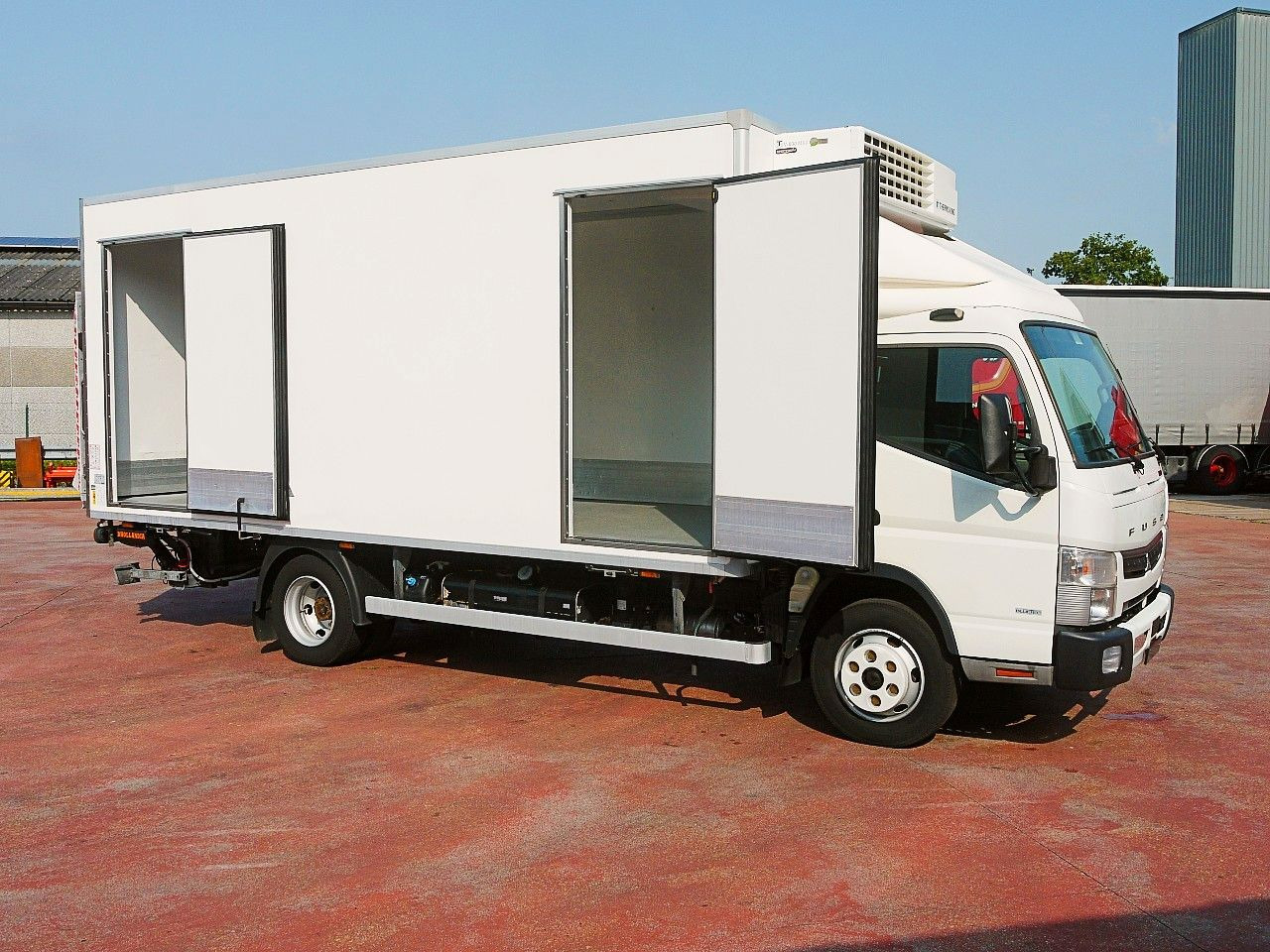 Mitsubishi FUSO CANTER 3.0 KUHLKOFFER THERMOKING V800 MT AC - Furgoneta frigorifica: foto 3 Mitsubishi FUSO CANTER 3.0 KUHLKOFFER THERMOKING V800 MT AC - Furgoneta frigorifica: foto 3