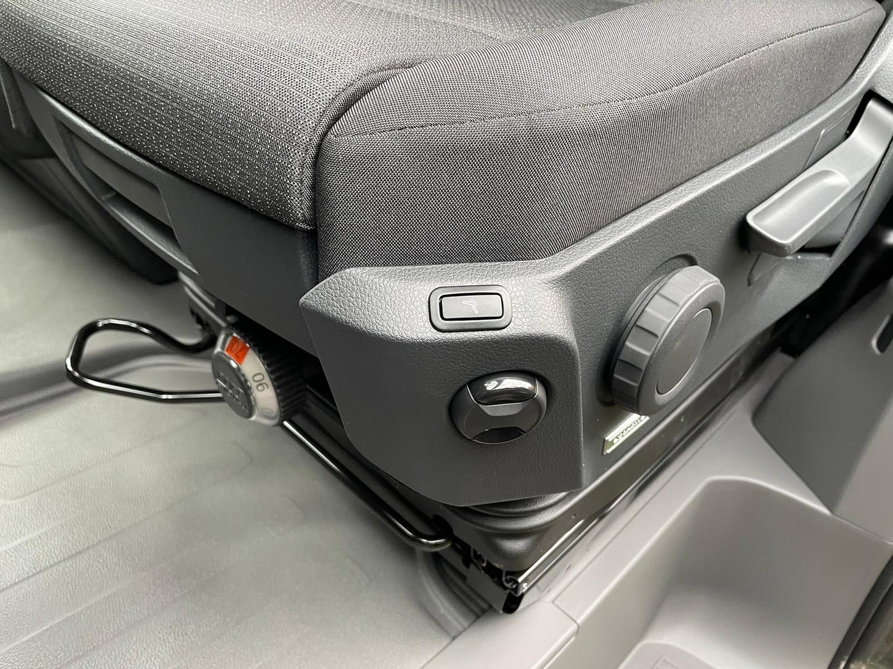 Furgón MAN TGE 3.180 L3H3 Kasten 4x4 AHK ACC LED NAV SITZHZ: foto 33