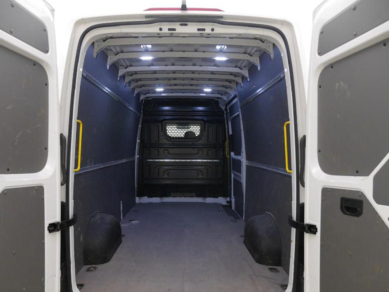Volkswagen Crafter Kasten 35 L4H3 KAMERA KLIMA SITZHZ DAB - Furgón: foto 5 Volkswagen Crafter Kasten 35 L4H3 KAMERA KLIMA SITZHZ DAB - Furgón: foto 5
