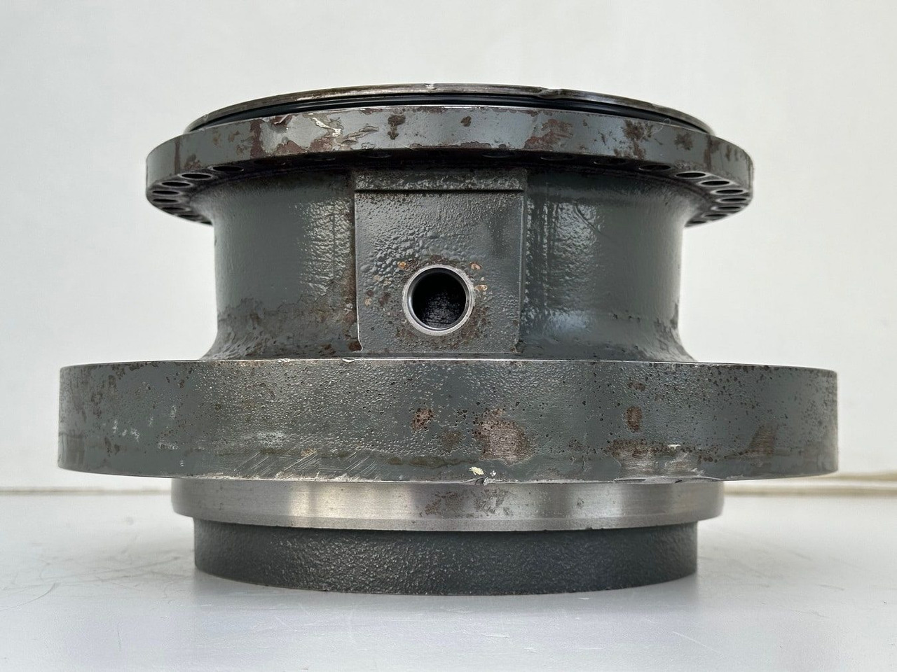 Liebherr Abtriebswellengehäuse ID-Nr.90015650 and Kegelrollenlager ID-Nr.761008503 and Kegelrollenlager ID-Nr.10195527. #BR.GE:10899#1777# - Reductor de giro para Excavadora de cadenas: foto 4 Liebherr Abtriebswellengehäuse ID-Nr.90015650 and Kegelrollenlager ID-Nr.761008503 and Kegelrollenlager ID-Nr.10195527. #BR.GE:10899#1777# - Reductor de giro para Excavadora de cadenas: foto 4