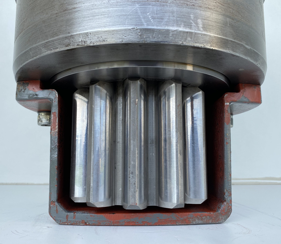 Reductor de giro para Maquinaria de construcción Liebherr Abtriebswellengehäuse ID-Nr.9441707 mit Abtriebswelle ID-Nr.9441713. SAT300/213 - SAT300/225 - SAT375/219. A900 C-LI, A944 B-LI, E942,LOS942,LOS944,P942,P944,R942,R944, R944B. #AB.1555#: foto 13 Reductor de giro para Maquinaria de construcción Liebherr Abtriebswellengehäuse ID-Nr.9441707 mit Abtriebswelle ID-Nr.9441713. SAT300/213 - SAT300/225 - SAT375/219. A900 C-LI, A944 B-LI, E942,LOS942,LOS944,P942,P944,R942,R944, R944B. #AB.1555#: foto 13