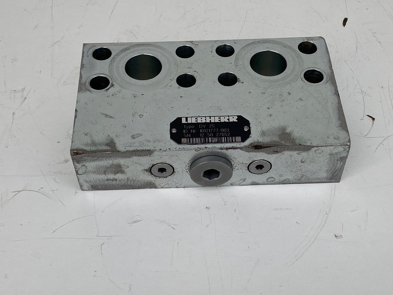 Liebherr Dämpfungsventil ID-Nr.10121777. P924 COMP, P926, R926, R916, R922, R924 COMP, R924, R926 COMP, R926, R930, R936, R946, R950 T, R960 T. #DÄ27652# - Reductor de giro para Excavadora: foto 1 Liebherr Dämpfungsventil ID-Nr.10121777. P924 COMP, P926, R926, R916, R922, R924 COMP, R924, R926 COMP, R926, R930, R936, R946, R950 T, R960 T. #DÄ27652# - Reductor de giro para Excavadora: foto 1