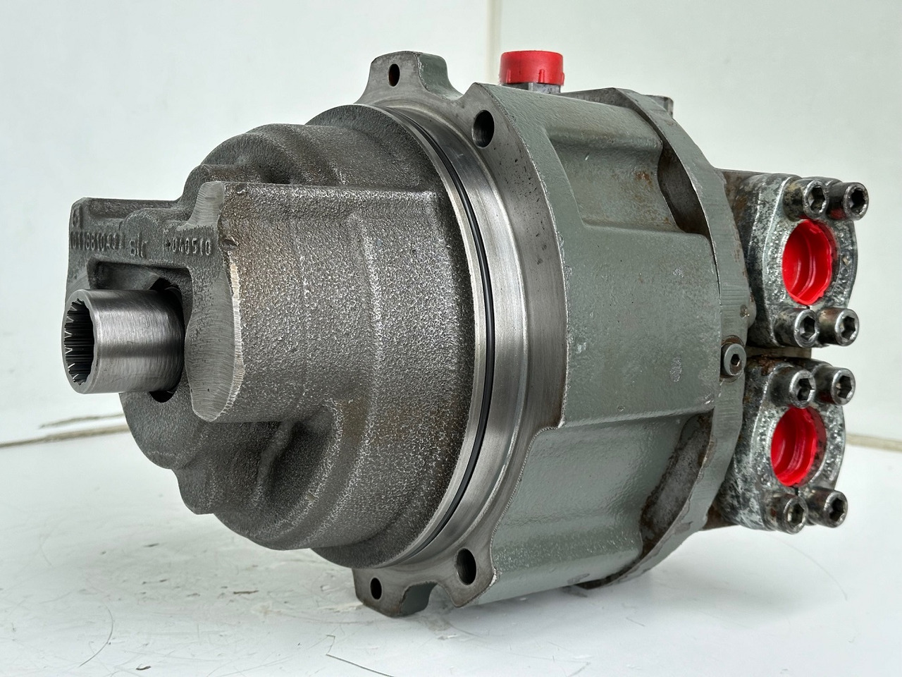 Liebherr Hydraulikeinbaumotor CMVE O 108. ID-Nr.10118562 - ID-Nr.10132610 - ID-Nr.10129048. LOS1916, LOS916, LOS926, R906, R916, R918, R920, R922, R924, R926COMP, R926, R936. #28313# - Motor hidráulico para Maquinaria de construcción: foto 2 Liebherr Hydraulikeinbaumotor CMVE O 108. ID-Nr.10118562 - ID-Nr.10132610 - ID-Nr.10129048. LOS1916, LOS916, LOS926, R906, R916, R918, R920, R922, R924, R926COMP, R926, R936. #28313# - Motor hidráulico para Maquinaria de construcción: foto 2