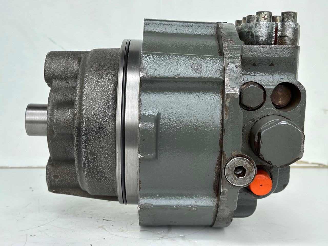 Liebherr Hydraulikeinbaumotor CMVE O 108. ID-Nr.10118562 - ID-Nr.10132610 - ID-Nr.10129048. LOS1916, LOS916, LOS926, R906, R916, R918, R920, R922, R924, R926COMP, R926, R936. #28313# - Motor hidráulico para Maquinaria de construcción: foto 4 Liebherr Hydraulikeinbaumotor CMVE O 108. ID-Nr.10118562 - ID-Nr.10132610 - ID-Nr.10129048. LOS1916, LOS916, LOS926, R906, R916, R918, R920, R922, R924, R926COMP, R926, R936. #28313# - Motor hidráulico para Maquinaria de construcción: foto 4
