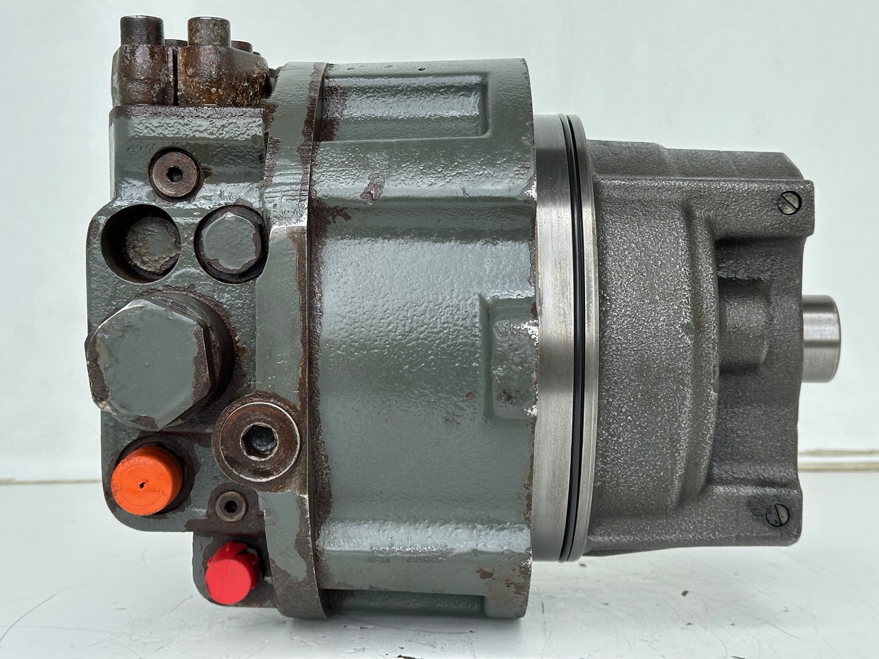 Liebherr Hydraulikeinbaumotor CMVE O 108. ID-Nr.10118562 - ID-Nr.10132610 - ID-Nr.10129048. LOS1916, LOS916, LOS926, R906, R916, R918, R920, R922, R924, R926COMP, R926, R936. #28314# - Motor hidráulico para Maquinaria de construcción: foto 3 Liebherr Hydraulikeinbaumotor CMVE O 108. ID-Nr.10118562 - ID-Nr.10132610 - ID-Nr.10129048. LOS1916, LOS916, LOS926, R906, R916, R918, R920, R922, R924, R926COMP, R926, R936. #28314# - Motor hidráulico para Maquinaria de construcción: foto 3