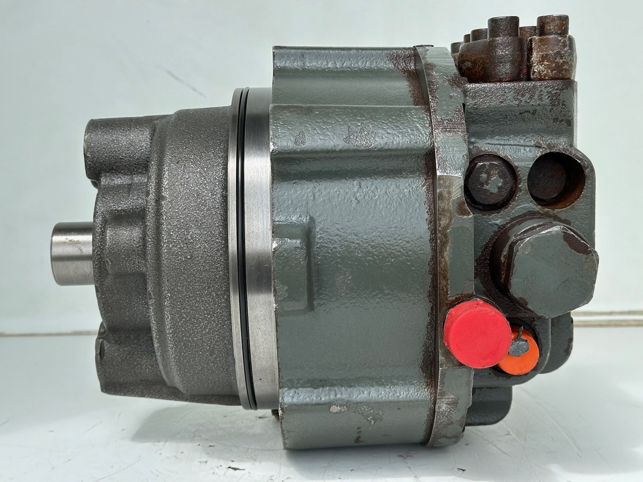 Liebherr Hydraulikeinbaumotor CMVE O 108. ID-Nr.10118562 - ID-Nr.10132610 - ID-Nr.10129048. LOS1916, LOS916, LOS926, R906, R916, R918, R920, R922, R924, R926COMP, R926, R936. #28314# - Motor hidráulico para Maquinaria de construcción: foto 4 Liebherr Hydraulikeinbaumotor CMVE O 108. ID-Nr.10118562 - ID-Nr.10132610 - ID-Nr.10129048. LOS1916, LOS916, LOS926, R906, R916, R918, R920, R922, R924, R926COMP, R926, R936. #28314# - Motor hidráulico para Maquinaria de construcción: foto 4