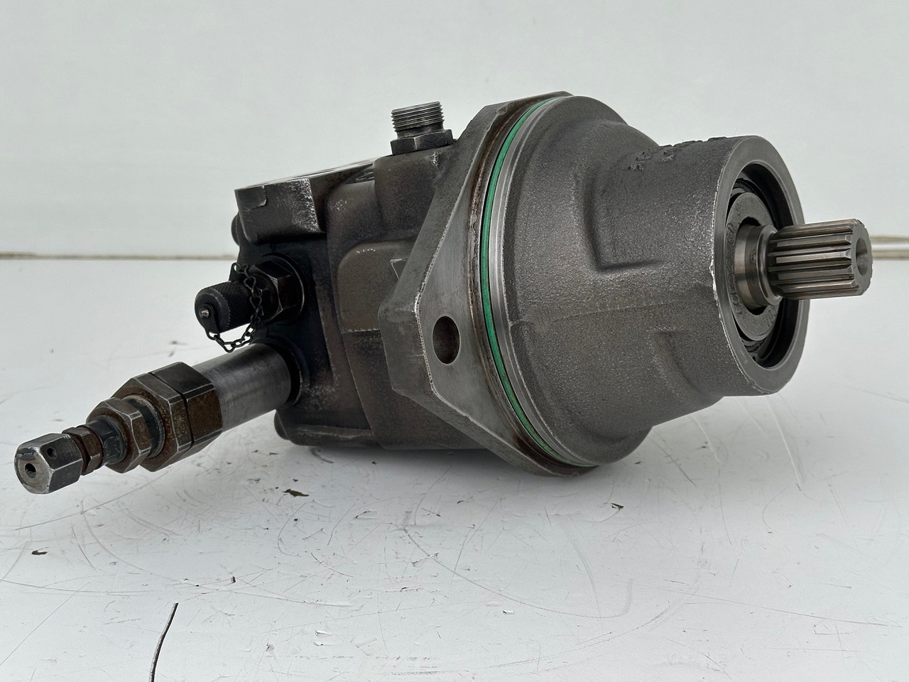 Liebherr Original Hydraulikeinbaumotor FMF045. ID-Nr.12464105. SAT250/287. LH18M, LH22C, LH22M, LH24M, LH26EC, LH26EM, LH26M. #12464105.20985# - Reductor de giro para Maquinaria de construcción: foto 3 Liebherr Original Hydraulikeinbaumotor FMF045. ID-Nr.12464105. SAT250/287. LH18M, LH22C, LH22M, LH24M, LH26EC, LH26EM, LH26M. #12464105.20985# - Reductor de giro para Maquinaria de construcción: foto 3