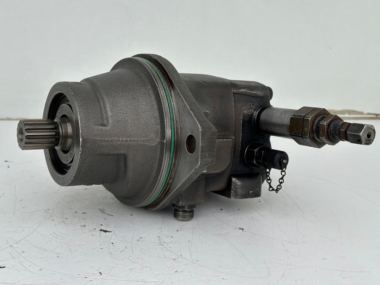 Liebherr Original Hydraulikeinbaumotor FMF045. ID-Nr.12464105. SAT250/287. LH18M, LH22C, LH22M, LH24M, LH26EC, LH26EM, LH26M. #12464105.20985# - Reductor de giro para Maquinaria de construcción: foto 5 Liebherr Original Hydraulikeinbaumotor FMF045. ID-Nr.12464105. SAT250/287. LH18M, LH22C, LH22M, LH24M, LH26EC, LH26EM, LH26M. #12464105.20985# - Reductor de giro para Maquinaria de construcción: foto 5