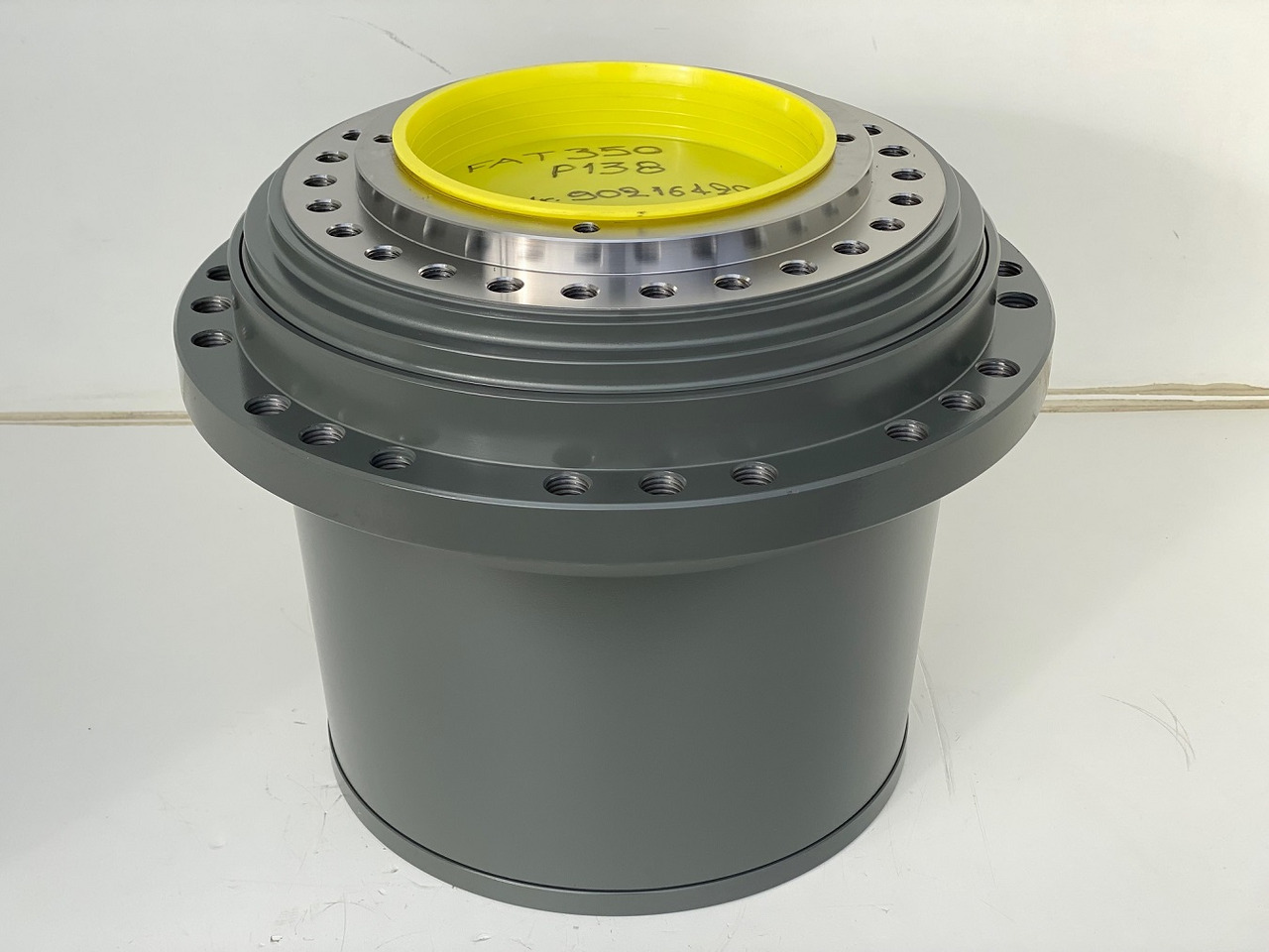 Original Liebherr Fahrantrieb Typ: FAT350P138 mit ID-Nr.90216427 - ID-Nr.90216428 - ID-Nr.90216429.  LO1926, LOS926, R922, R924, R926, R930.  #90216428.3064# - Mando final para Maquinaria de construcción: foto 1 Original Liebherr Fahrantrieb Typ: FAT350P138 mit ID-Nr.90216427 - ID-Nr.90216428 - ID-Nr.90216429.  LO1926, LOS926, R922, R924, R926, R930.  #90216428.3064# - Mando final para Maquinaria de construcción: foto 1