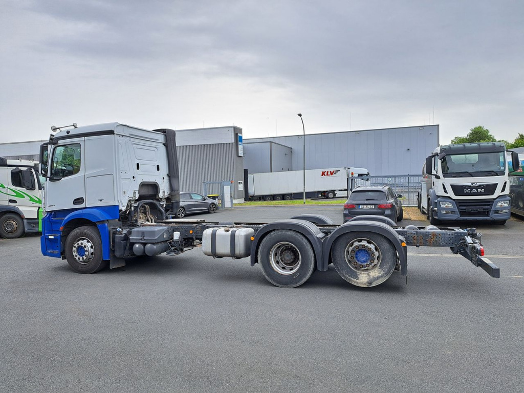 Mercedes Benz 2553 Actros 6x2 (Nr. 5790) - Camión chasis: foto 4 Mercedes Benz 2553 Actros 6x2 (Nr. 5790) - Camión chasis: foto 4