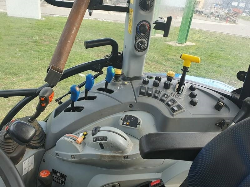 New Holland T 5.115 - Tractor: foto 5 New Holland T 5.115 - Tractor: foto 5