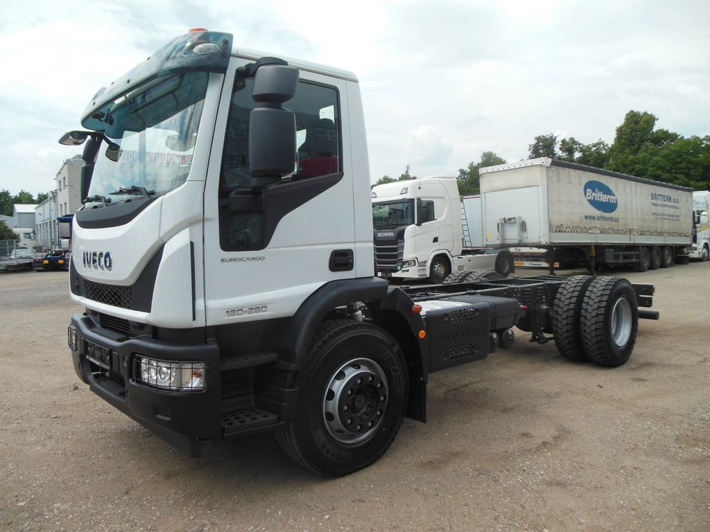 Iveco EUROCARGO ML 180E28/P, PTO - Camión chasis: foto 1 Iveco EUROCARGO ML 180E28/P, PTO - Camión chasis: foto 1