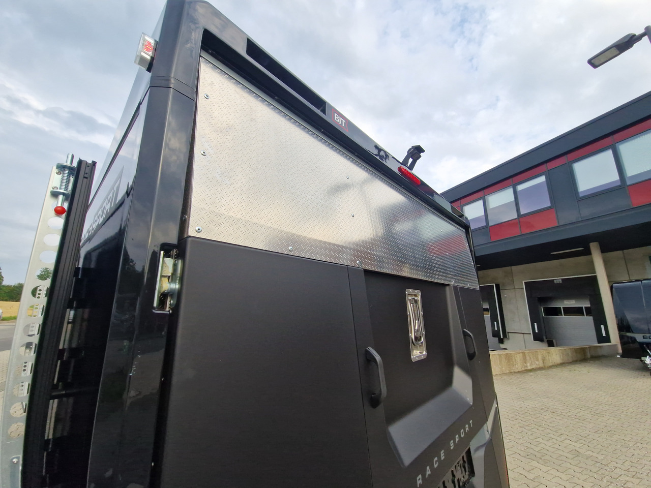 Remolque portavehículos BJT Race Sport 550x210x188cm blackline E Winde Kamera 3500kg: foto 9