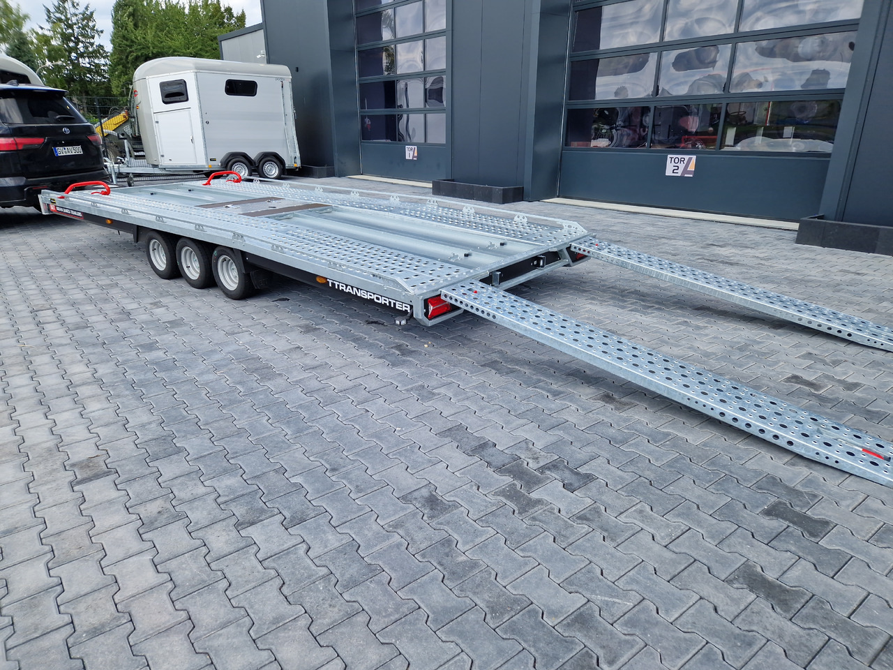 Remolque portavehículos BJT T Transporter 231 550x224cm schwarz Auffahrrampen 235cm Tridem 10" 3500kg (XXL): foto 6 Remolque portavehículos BJT T Transporter 231 550x224cm schwarz Auffahrrampen 235cm Tridem 10" 3500kg (XXL): foto 6