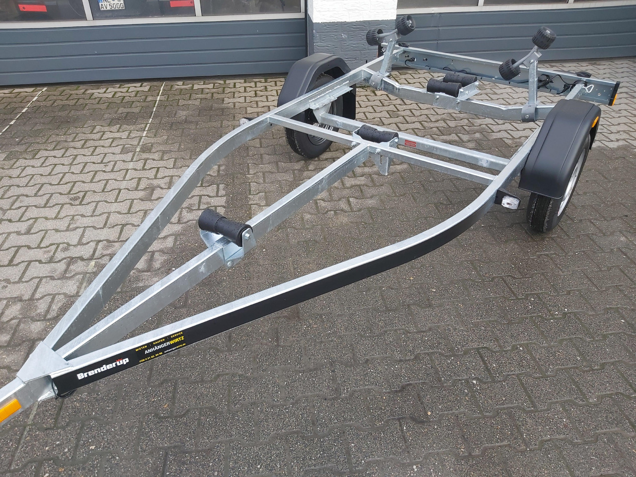 Brenderup Bootstrailer 750L UB Premium 180750UBL 750kg Winde 311959 Januar Online Aktion - Remolque para barco: foto 4 Brenderup Bootstrailer 750L UB Premium 180750UBL 750kg Winde 311959 Januar Online Aktion - Remolque para barco: foto 4