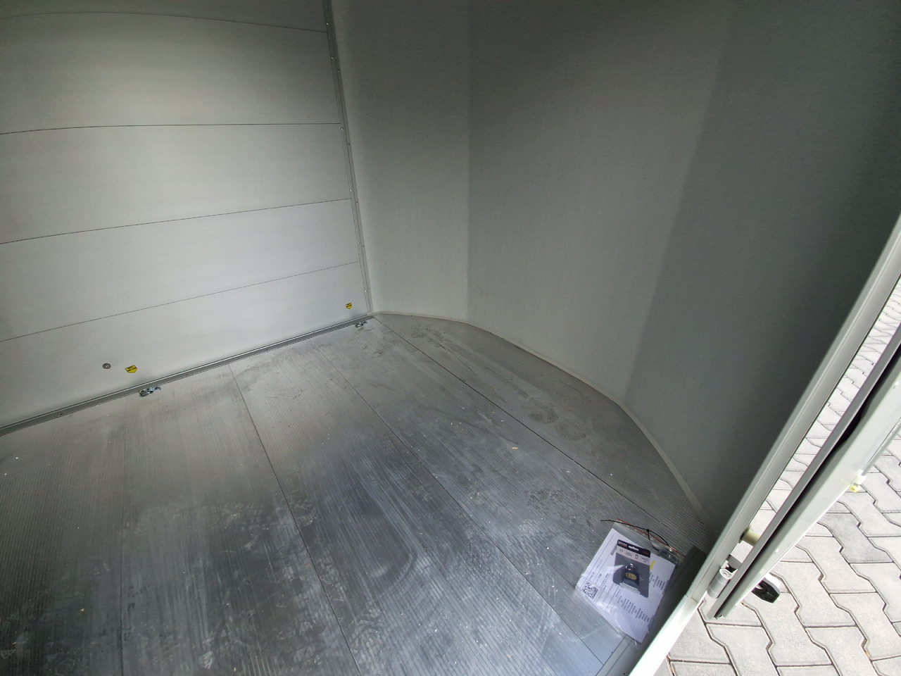 Remolque de coche Cargo Roadster 700 plus 375x180x200cm Alu Poly weiß Seitentür Pullman 100km/H 2600kg Modell 2025: foto 9