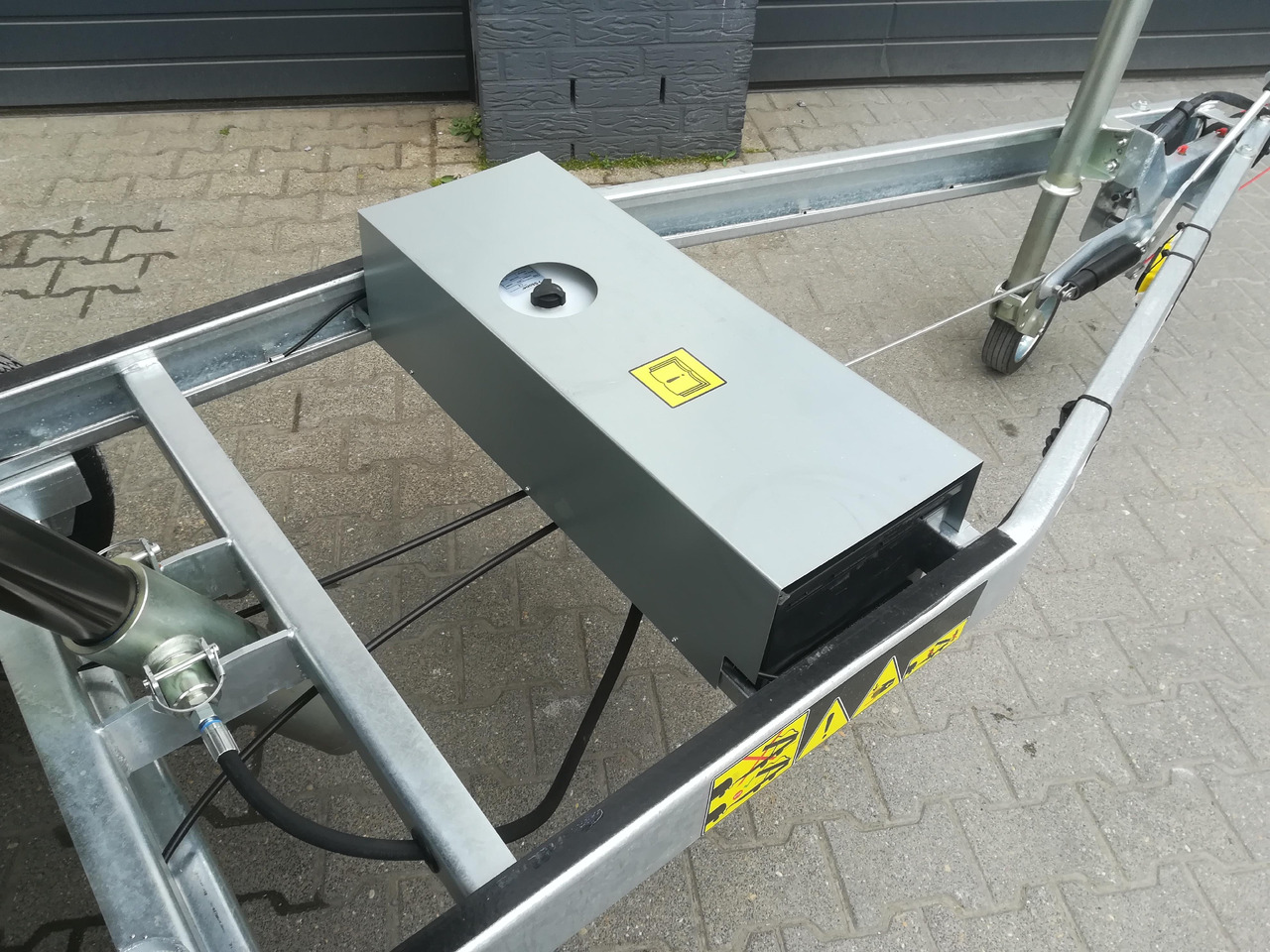 Cheval Liberte Debon Kipper PW 0 Lux Elektro 250x155x30cm 1500kg Januar Online Aktion - Remolque volquete: foto 3 Cheval Liberte Debon Kipper PW 0 Lux Elektro 250x155x30cm 1500kg Januar Online Aktion - Remolque volquete: foto 3