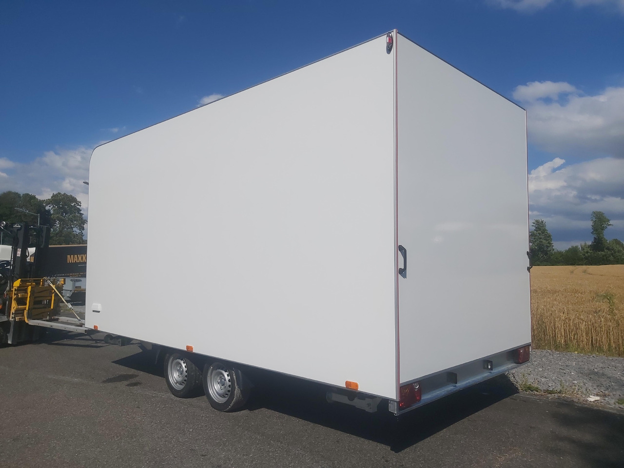 Event Trailer Koffer TWSP M 470T.01 470x220x217cm Seitenklappe IL 2700kg 100km/H - Remolque venta ambulante: foto 3 Event Trailer Koffer TWSP M 470T.01 470x220x217cm Seitenklappe IL 2700kg 100km/H - Remolque venta ambulante: foto 3