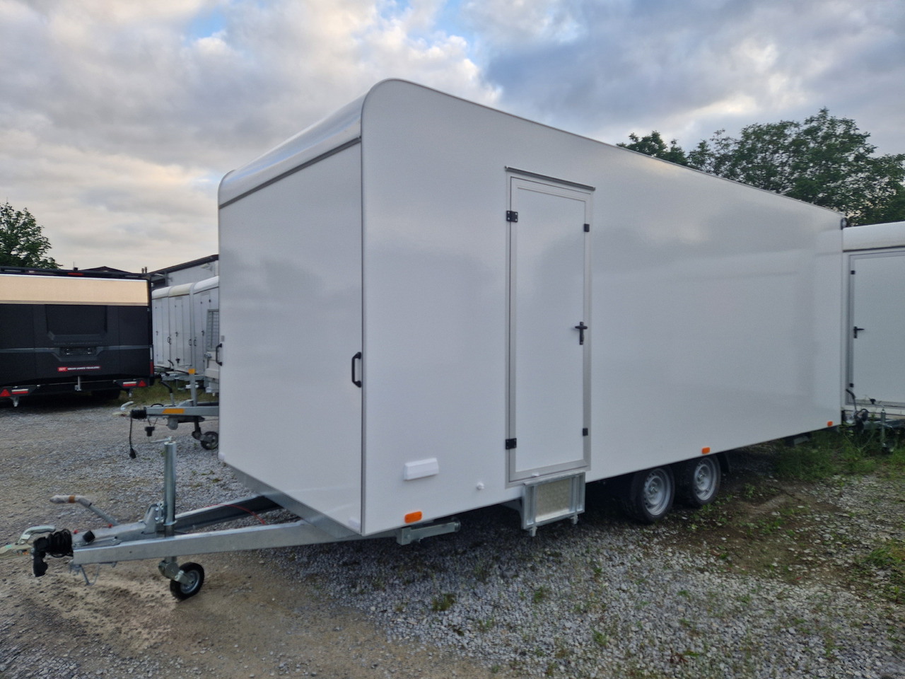 Event Trailer Koffer TWSP M 600T.01 600x220x217cm Seitenklappe Treppe Tür 230V Licht IL 2700kg 100 - Remolque venta ambulante: foto 2 Event Trailer Koffer TWSP M 600T.01 600x220x217cm Seitenklappe Treppe Tür 230V Licht IL 2700kg 100 - Remolque venta ambulante: foto 2