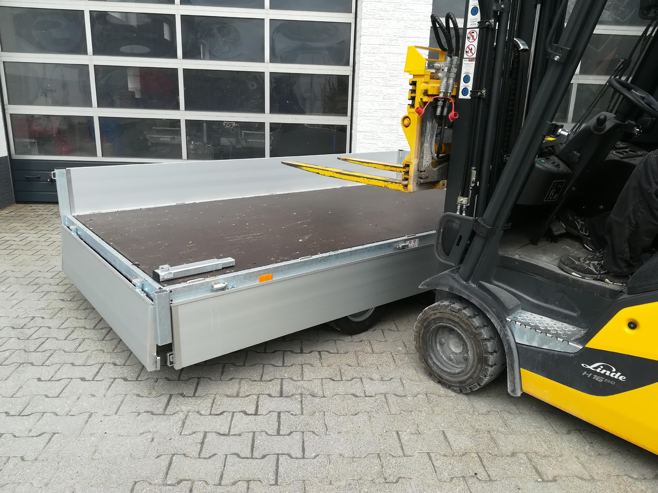 Leasing de  Hochlader 310x160x30cm Lfh: 56cm 10" niedrig Fahrwerk (M) 2700kg Hochlader 310x160x30cm Lfh: 56cm 10" niedrig Fahrwerk (M) 2700kg: foto 7