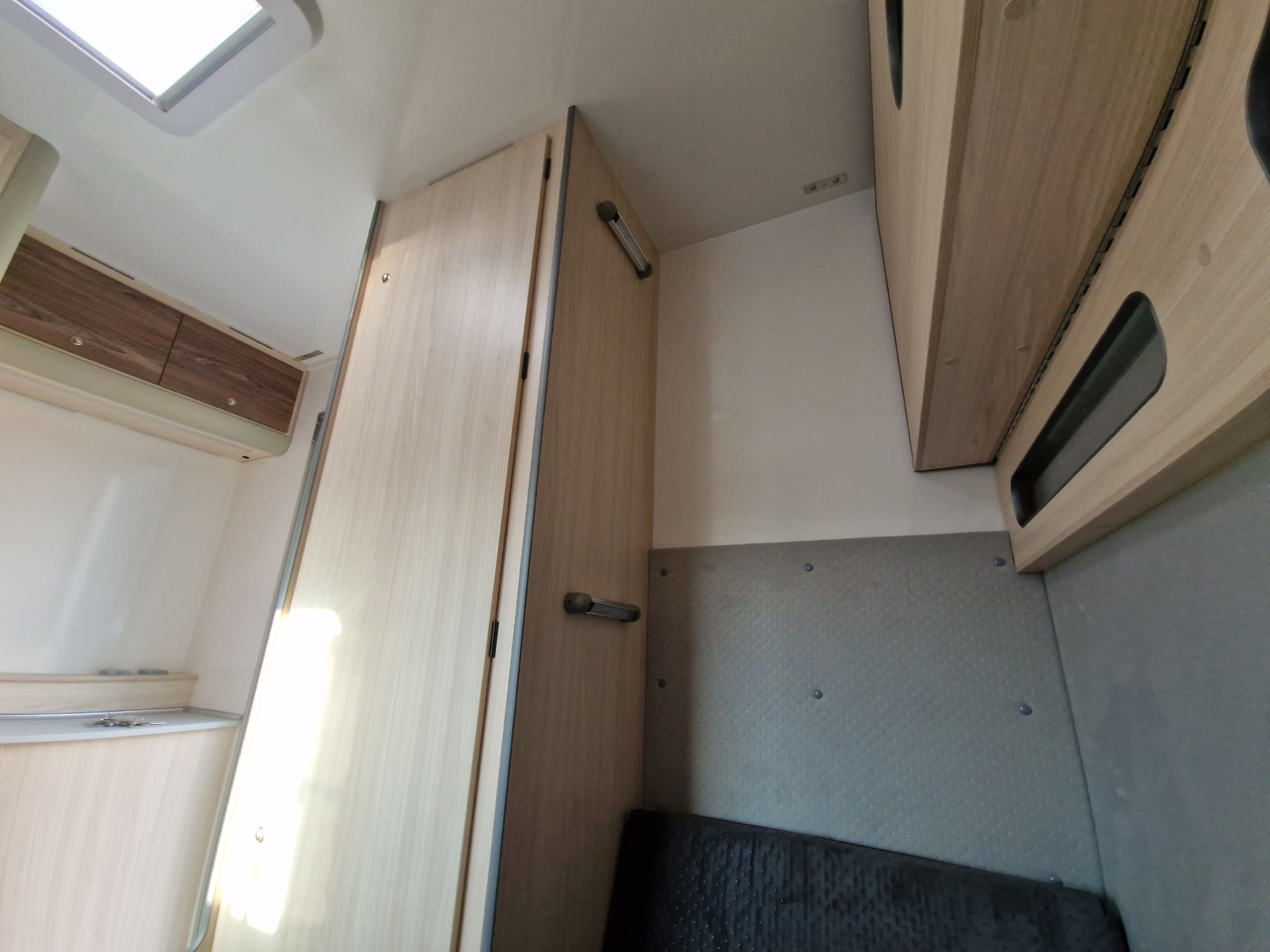 Remolque de coche Koffer Sport Camp TFS 600.01 600x200x210cm Premium Laderaum 300cm Seitentür Wohnabteil 3000kg 100km: foto 11