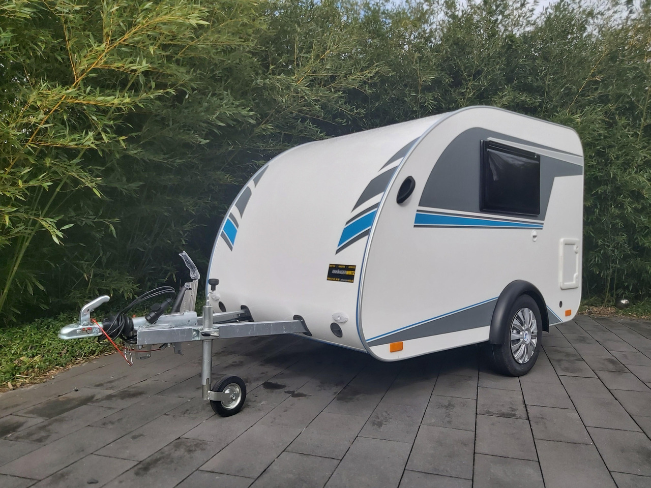 Mini Camper Mini Tommy TMC25 252x140x121cm aero V1 Küche 12V/230V 100km/H 750kg gebremst Modell 24 - Caravana: foto 1 Mini Camper Mini Tommy TMC25 252x140x121cm aero V1 Küche 12V/230V 100km/H 750kg gebremst Modell 24 - Caravana: foto 1