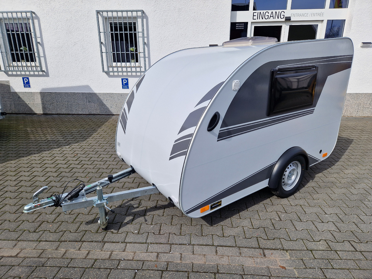 Mini Camper Mini Tommy TMC25 Basic 252x140x121cm 100 km/H 750kg ungebremst Januar AKTION - Caravana: foto 4 Mini Camper Mini Tommy TMC25 Basic 252x140x121cm 100 km/H 750kg ungebremst Januar AKTION - Caravana: foto 4