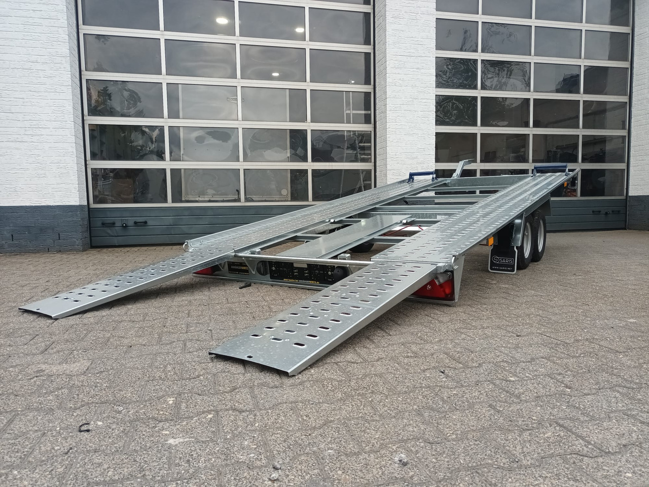 Saris Cartrailer AT 401 202 2700 2 K easyload ankippbar Rampen Fahrschienen Radstop 2700kg 100km/H - Remolque portavehículos: foto 1 Saris Cartrailer AT 401 202 2700 2 K easyload ankippbar Rampen Fahrschienen Radstop 2700kg 100km/H - Remolque portavehículos: foto 1