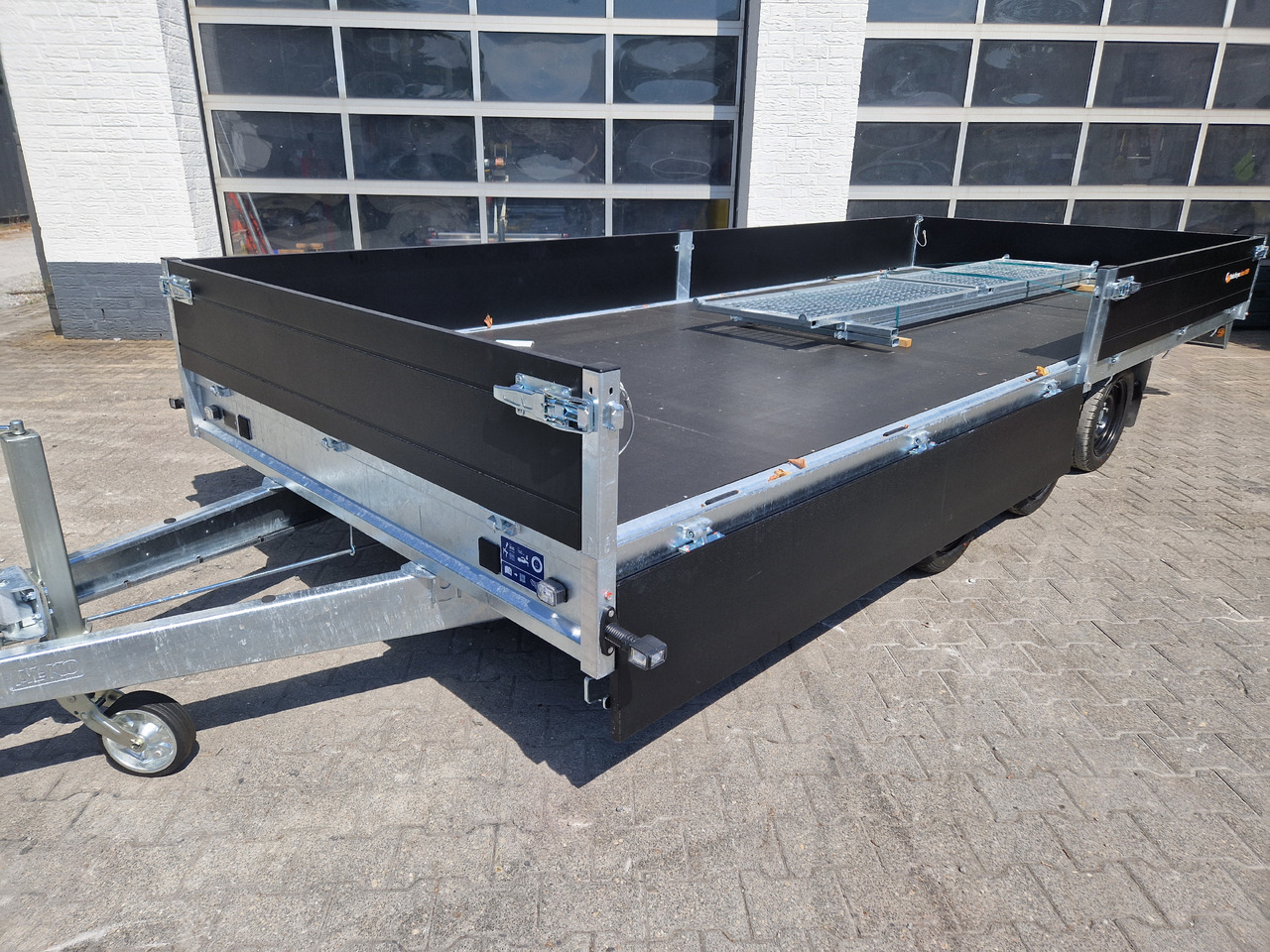 Saris PL HD 506 204 3500 3 506x204x35cm heavy duty black LED Licht Tridem (XXL) 3500kg - Remolque plataforma/ Caja abierta: foto 5 Saris PL HD 506 204 3500 3 506x204x35cm heavy duty black LED Licht Tridem (XXL) 3500kg - Remolque plataforma/ Caja abierta: foto 5