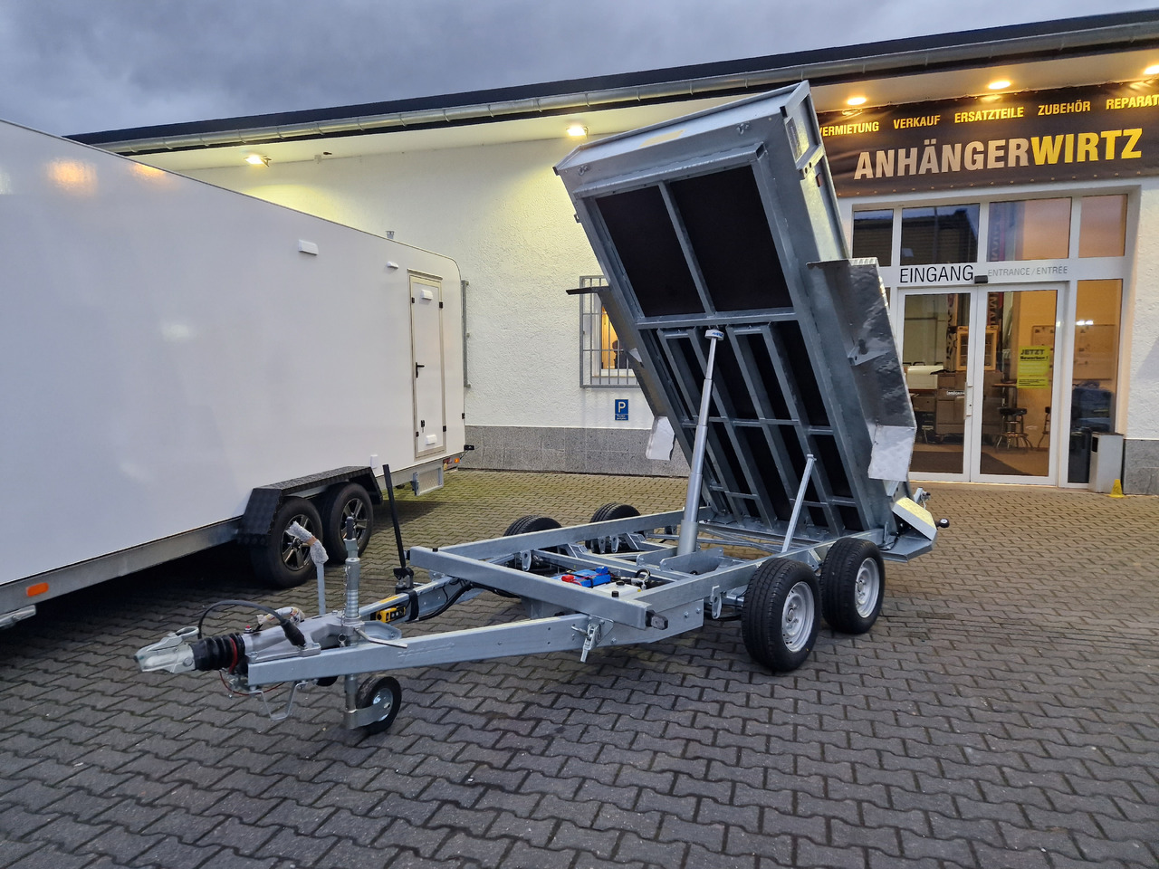Variant Heckkipper Tieflader 3515 MT20 300x150x30cm Auffahrrampen Stützen Parabelfeder 3500kg 100km - Remolque volquete: foto 1 Variant Heckkipper Tieflader 3515 MT20 300x150x30cm Auffahrrampen Stützen Parabelfeder 3500kg 100km - Remolque volquete: foto 1