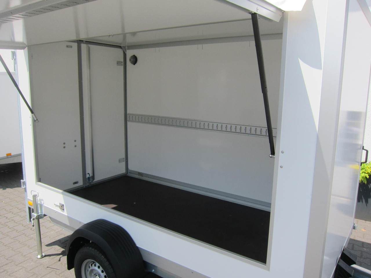 WM Meyer Koffer AZ 1330/151 S35 +Seitenklappe Zurrsystem (M) 1300kg - Remolque caja cerrada: foto 2 WM Meyer Koffer AZ 1330/151 S35 +Seitenklappe Zurrsystem (M) 1300kg - Remolque caja cerrada: foto 2