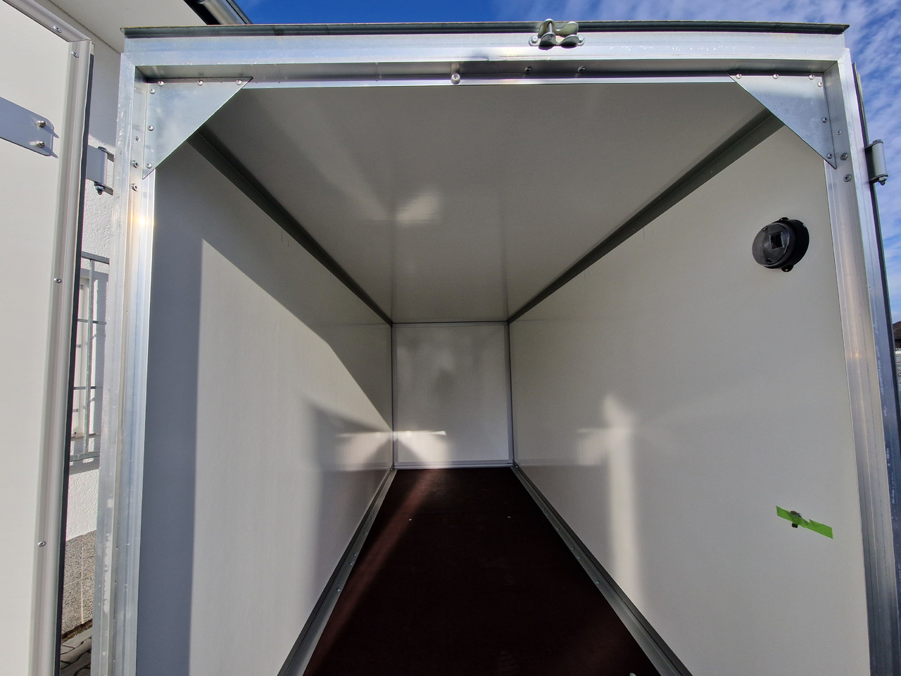 WM Meyer Koffer AZ 2040/151 S35 401x151x185cm (XL) 2000kg - Remolque caja cerrada: foto 4 WM Meyer Koffer AZ 2040/151 S35 401x151x185cm (XL) 2000kg - Remolque caja cerrada: foto 4