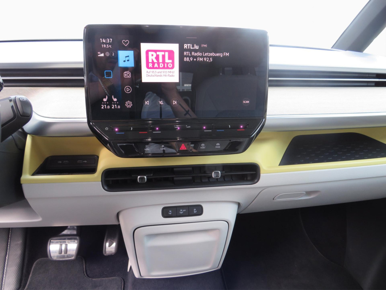 VOLKSWAGEN ID.Buzz Pro Design 150 kW Klima AHK Navi ZV - Coche: foto 3 VOLKSWAGEN ID.Buzz Pro Design 150 kW Klima AHK Navi ZV - Coche: foto 3