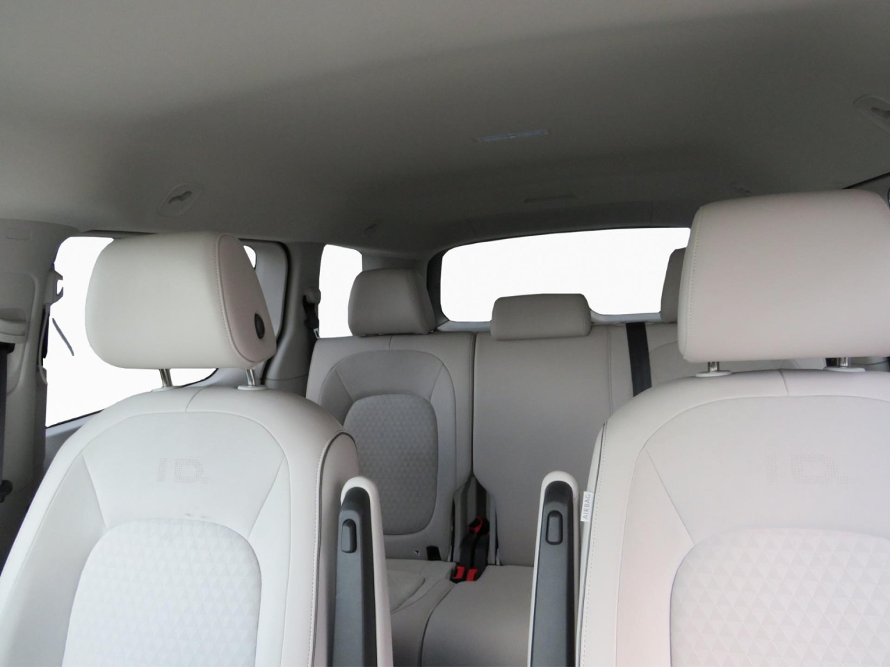 VOLKSWAGEN ID.Buzz Pro Design 150 kW Klima AHK Navi ZV - Coche: foto 4 VOLKSWAGEN ID.Buzz Pro Design 150 kW Klima AHK Navi ZV - Coche: foto 4