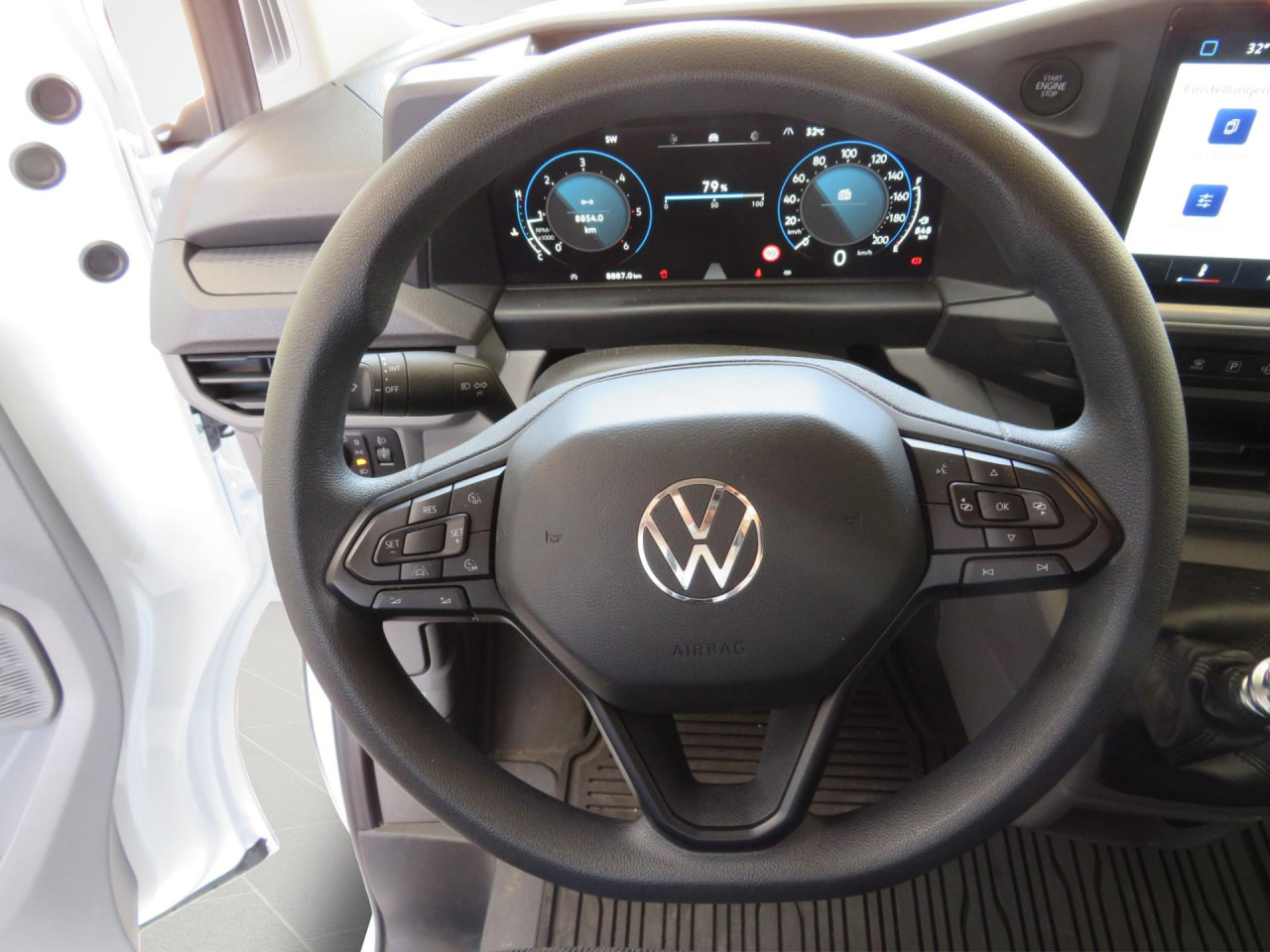 VOLKSWAGEN T7 Transporter 2.0 TDI 81 kW Kasten Klima ZV - Furgoneta pequeña: foto 2 VOLKSWAGEN T7 Transporter 2.0 TDI 81 kW Kasten Klima ZV - Furgoneta pequeña: foto 2