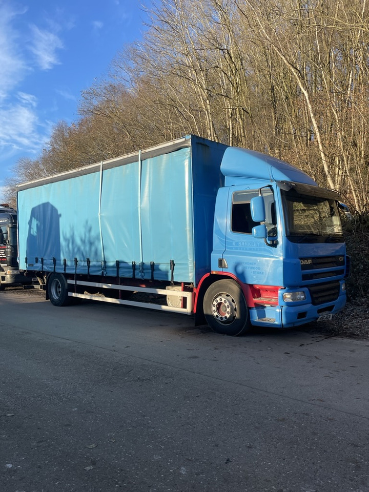 Daf 65CF 220 4x2 Curtain side - Camión lona: foto 1 Daf 65CF 220 4x2 Curtain side - Camión lona: foto 1