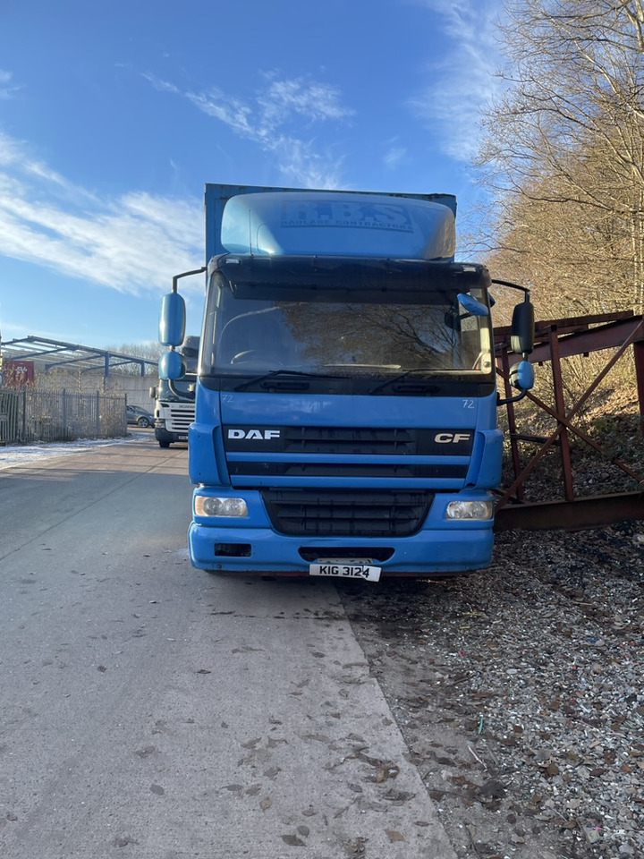 Daf 65CF 220 4x2 Curtain side - Camión lona: foto 3 Daf 65CF 220 4x2 Curtain side - Camión lona: foto 3
