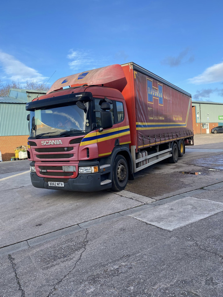 Scania P280 6x2 Curtain side - Camión lona: foto 1 Scania P280 6x2 Curtain side - Camión lona: foto 1